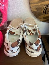 Load image into Gallery viewer, Tan and cow print slip on shoes

